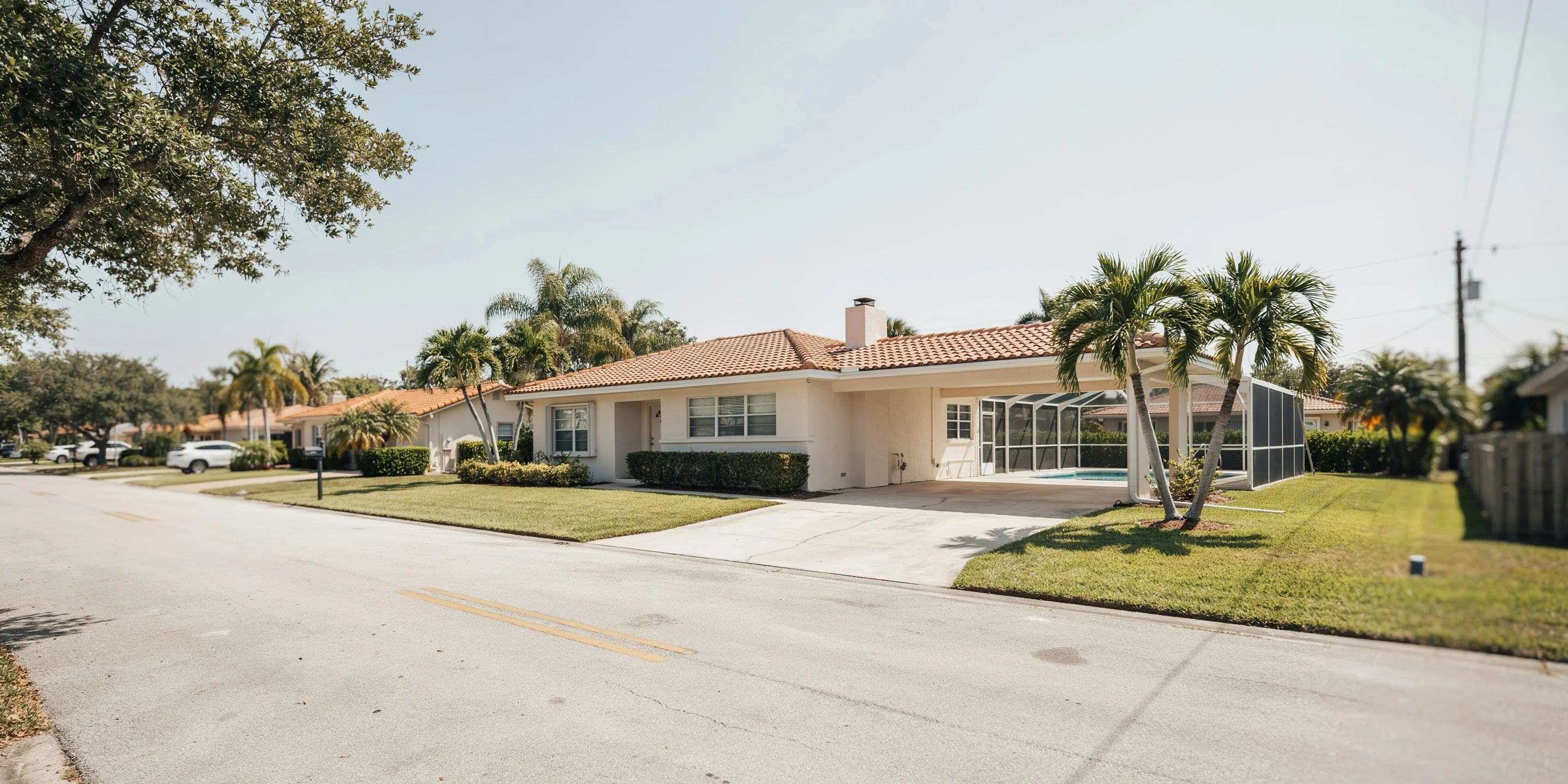 Ranch home with pool cage in an East Bradenton neighborhood, FL